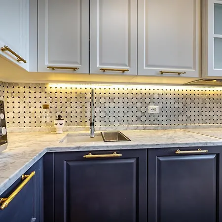 Yid Lux Bolognese Apartment